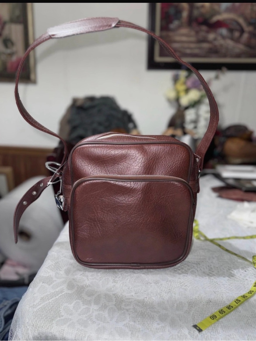 Vintage Locking Men's Brown Leather Crossbody Bag - Classic Everyday Carry